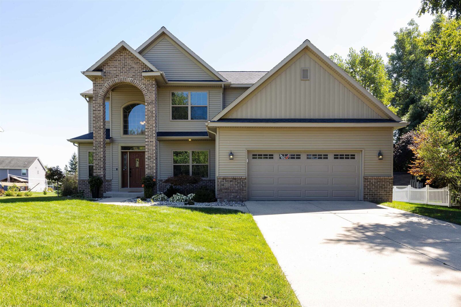 Property Photo:  2804 Hollyberry  MI 48642 