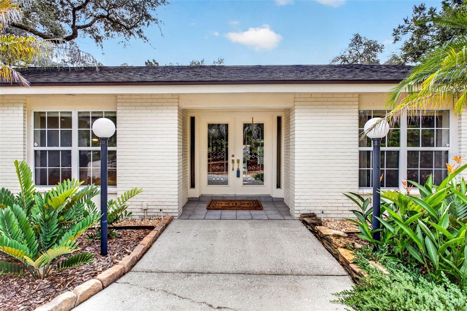 Property Photo: 513 Garrard Drive FL 33617