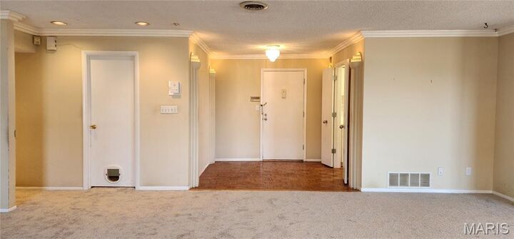 Property Photo: 10367 Oxford Hill Drive 26 MO 63146