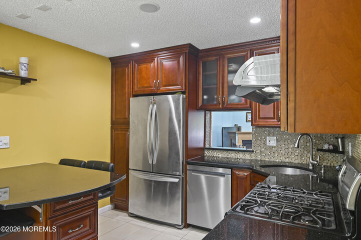 Property Photo:  67 Albury Way  NJ 08902 