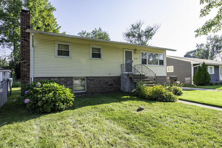 Property Photo: 2109 W Pacific Avenue IL 60085