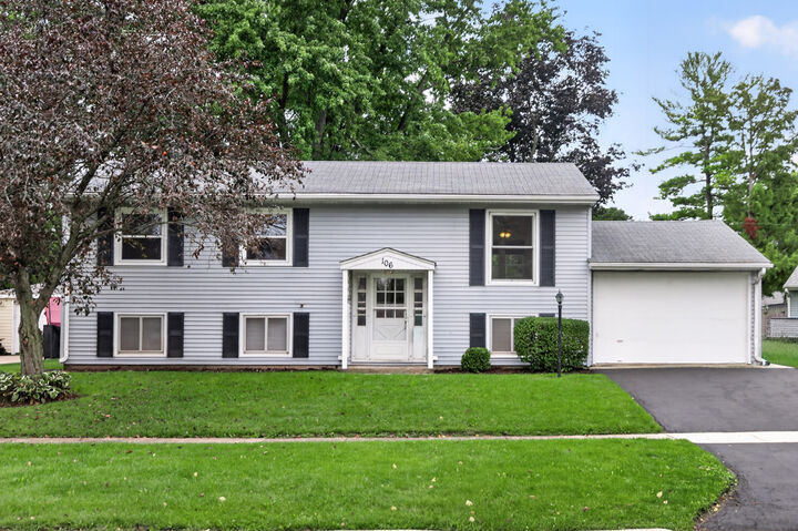 Property Photo:  106 E Dresser Road  IL 60115 
