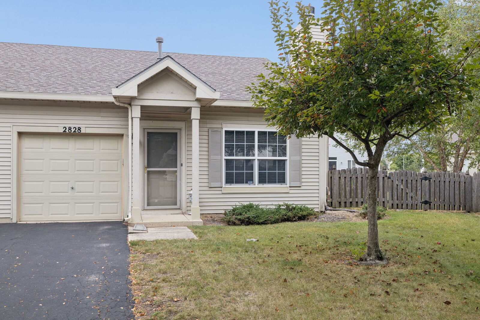 Property Photo:  2828 Rebecca Court  IL 60538 