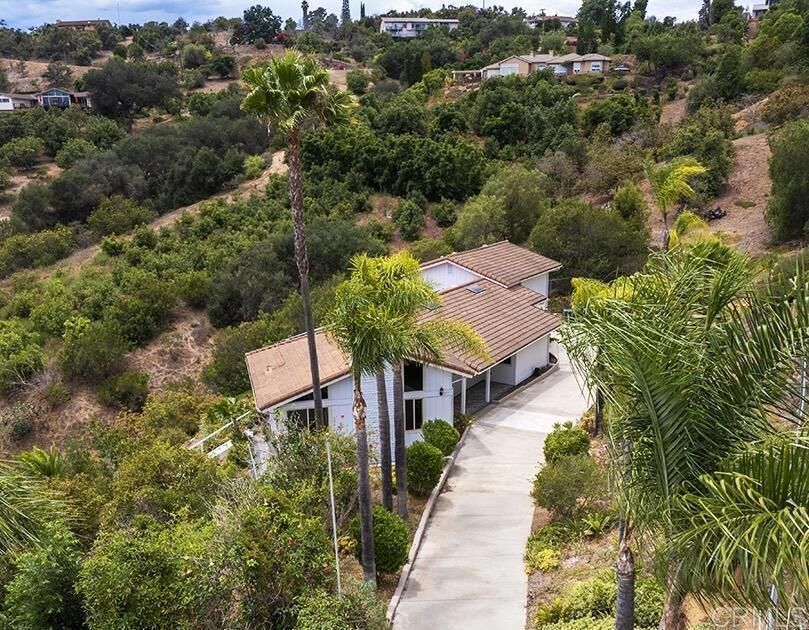 Property Photo:  2645 Daisy Ln  CA 92028 