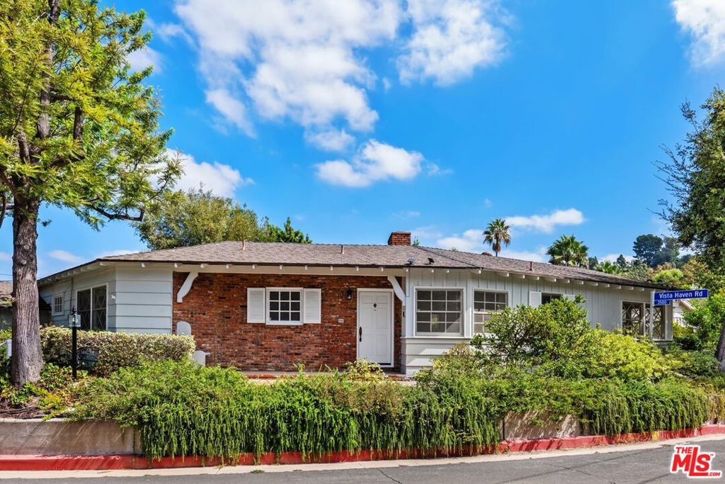 Property Photo: 3640 Meadville Drive CA 91403