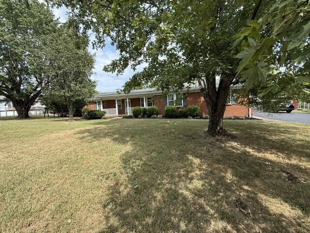 Property Photo: 312 Old Mount Juliet Rd TN 37122