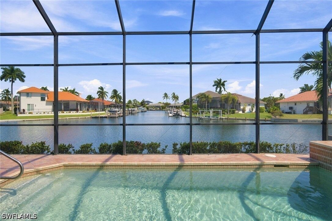 Property Photo: 1648 Villa Court FL 34145