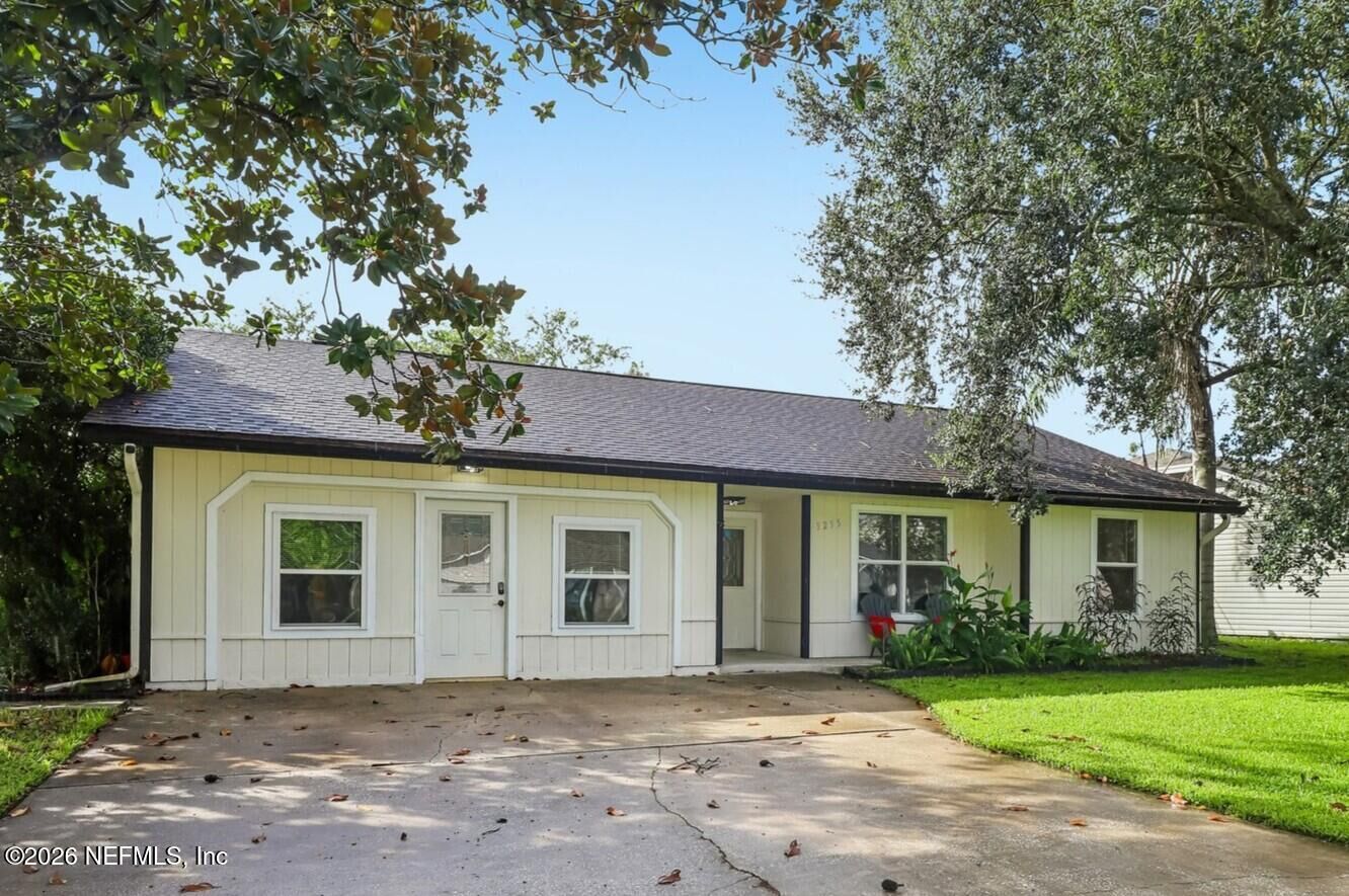 Property Photo: 3255 Dowitcher Lane FL 32065