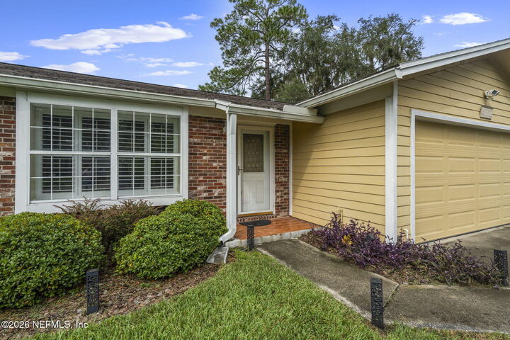 Property Photo:  11546 Woodglen Way  FL 32223 