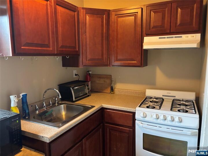 Property Photo:  35 Monticello Avenue 3  NJ 07106 