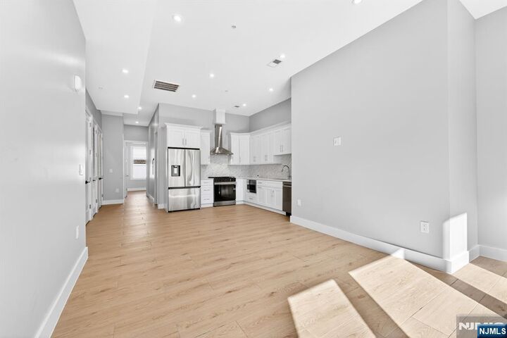 Property Photo:  126 De Kalb Avenue 1A  NJ 07306 