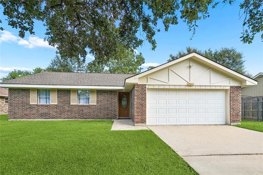 Property Photo:  406 Pine Shadows Drive  LA 70458 