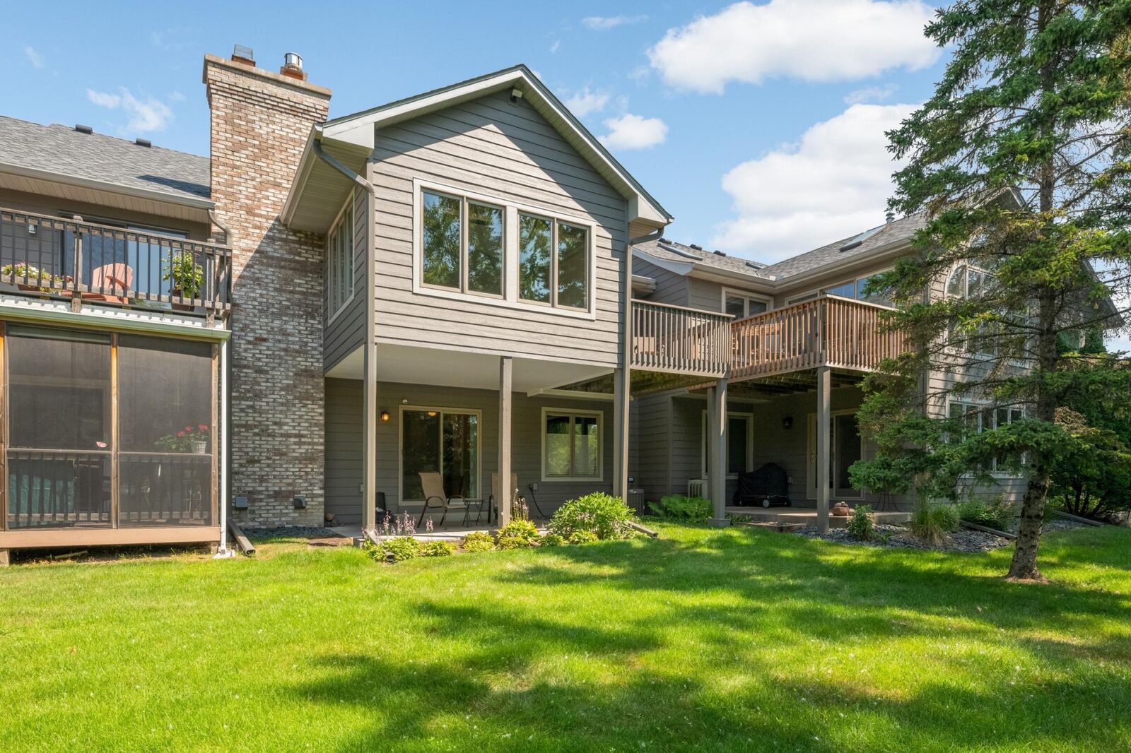 Property Photo:  11887 Minnetonka Boulevard  MN 55305 