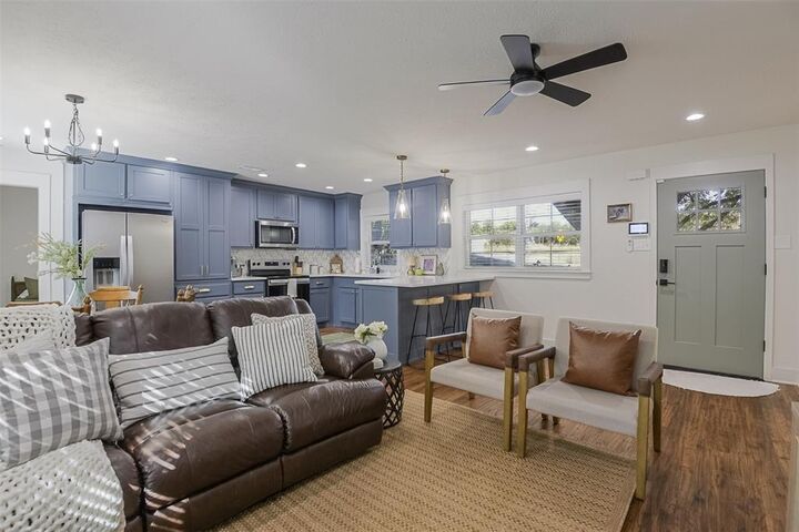 Property Photo:  313 Highland Avenue  TX 75165 