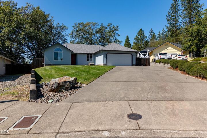 Property Photo: 22 SW Leonard Street OR 97526