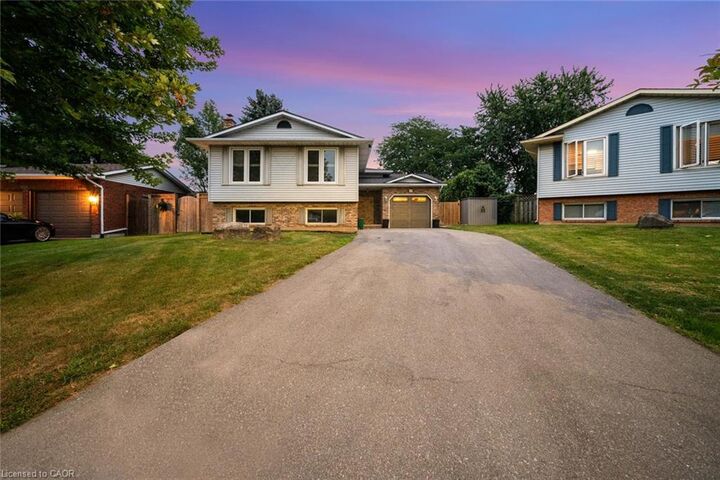 Property Photo:  3929 Vineyard Crescent  ON L0R 2C0 