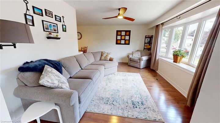 Property Photo:  18 Larkspur Lane  ON N3L 3P1 