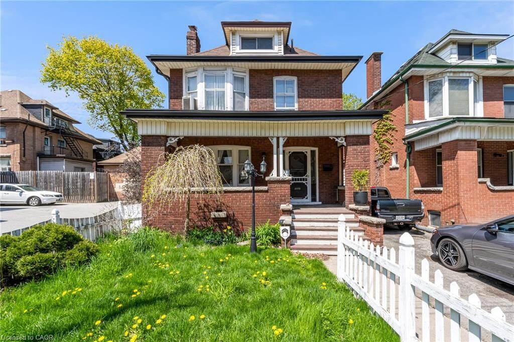 Property Photo:  116 Spadina Avenue Lower  ON L8M 2X3 