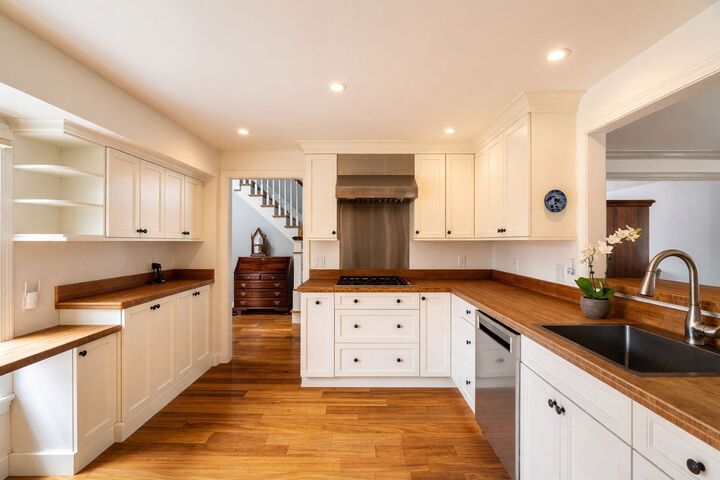 Property Photo: 82 Thistle Patch Way 82 MA 02043