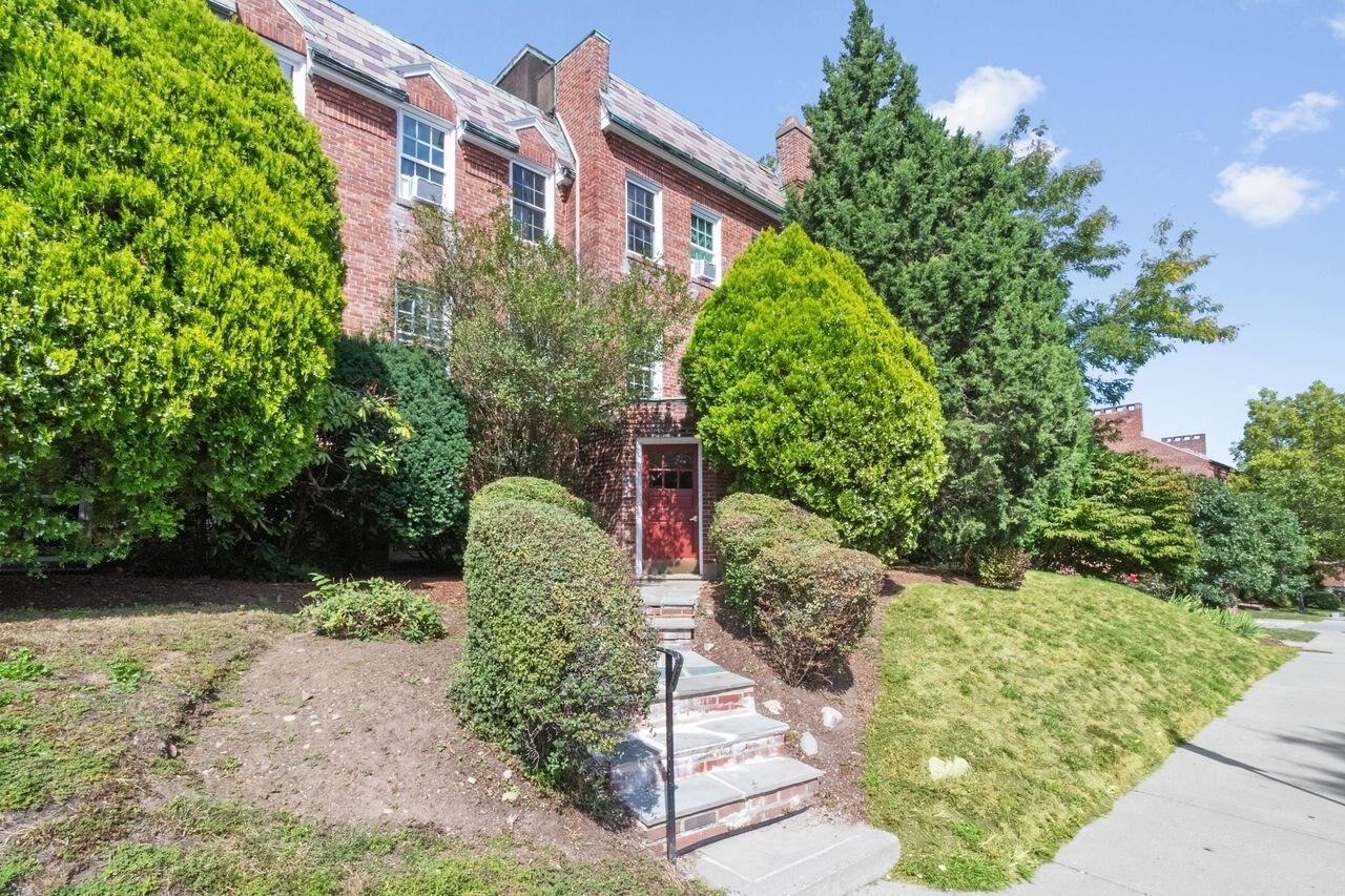 Property Photo:  37 Commonwealth Ave 12  MA 01742 