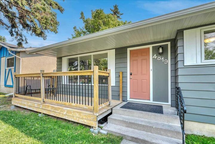 Property Photo:  4819 Memorial Drive SE  AB T2A 2P9 
