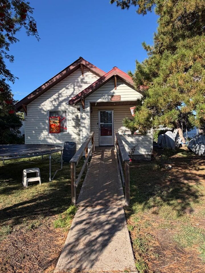 Property Photo:  4407 50 Avenue  AB T4G 1M4 