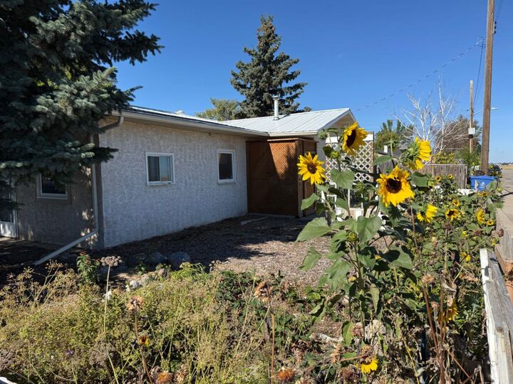 Property Photo:  1239 41 Avenue N  AB T1H 6A4 