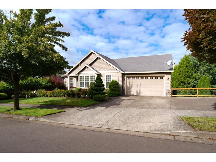 Property Photo: 16563 Oak Tree Ter OR 97045
