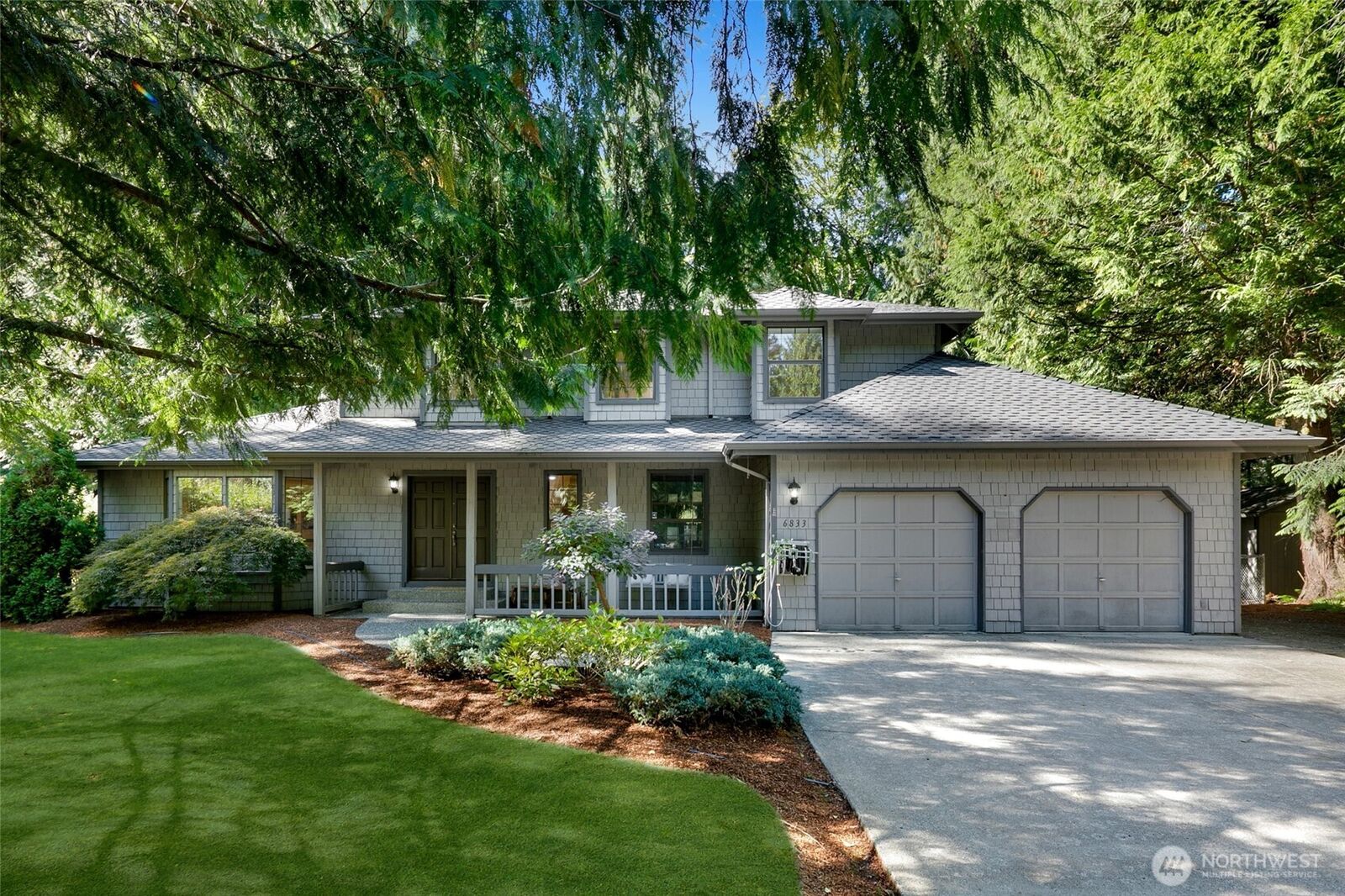 Property Photo:  6833  207th Avenue NE  WA 98052 