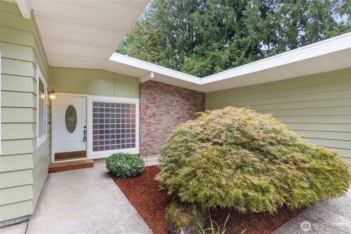 Property Photo:  5319  231st Avenue SE  WA 98029 