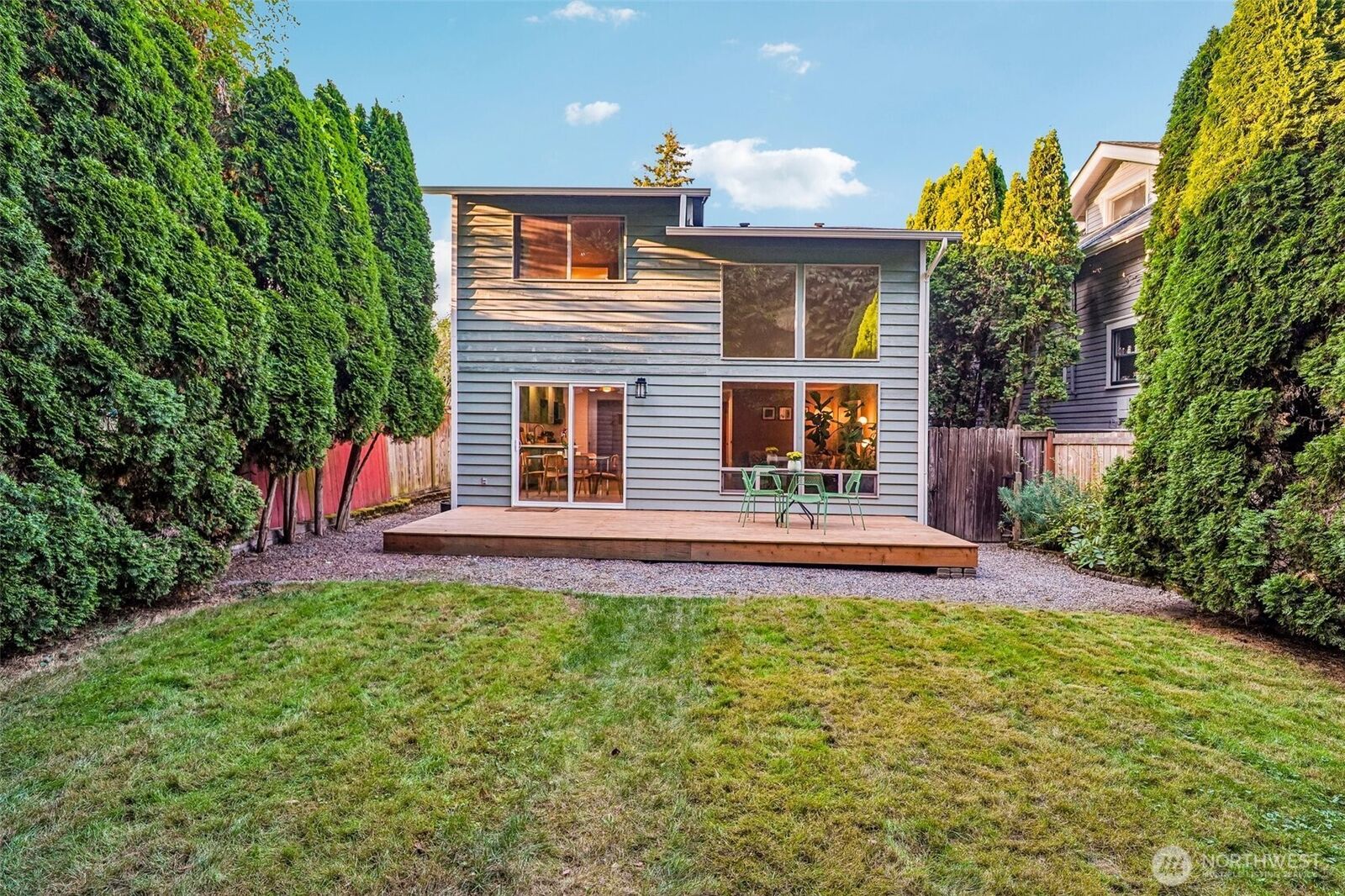 Property Photo:  811 NE 57th Street  WA 98105 