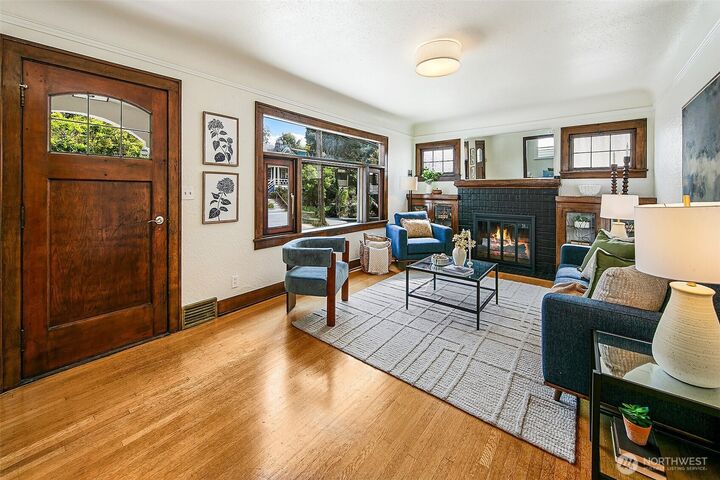 Property Photo:  6241  28th Avenue NE  WA 98115 