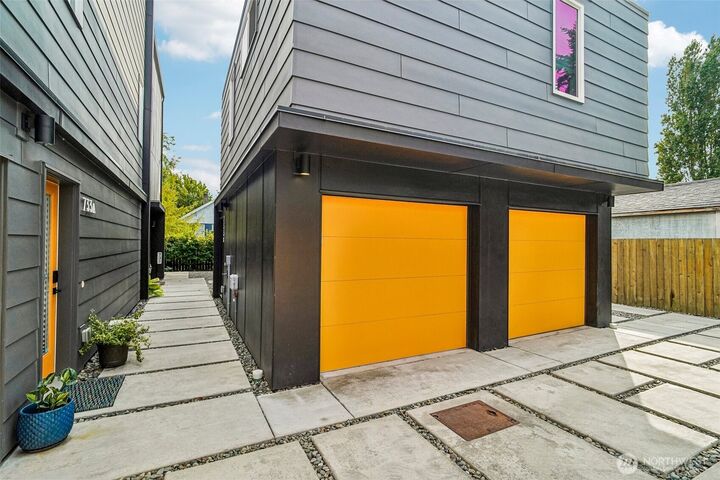 Property Photo: 731 S Southern Street 6 WA 98108