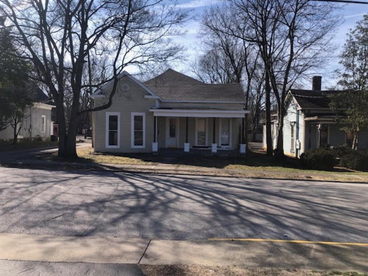 Property Photo:  619 E 10th Avenue  KY 42101 