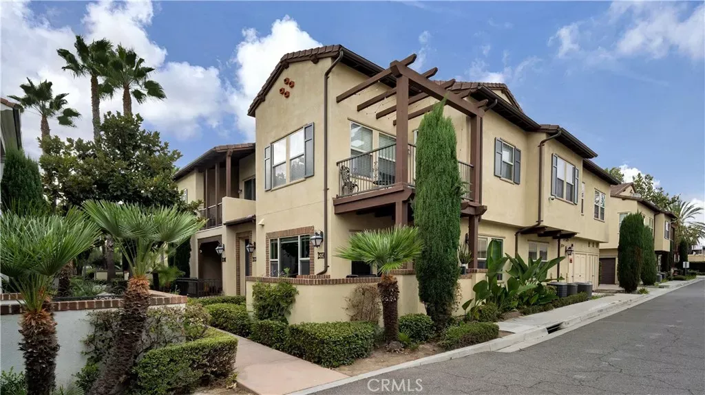 Property Photo:  514 S Melrose  CA 92805 