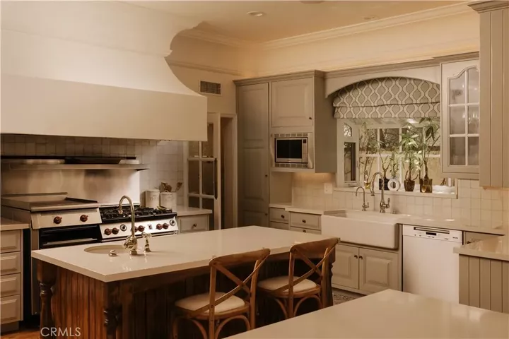 Property Photo:  4155 Green Meadow Court  CA 91316 
