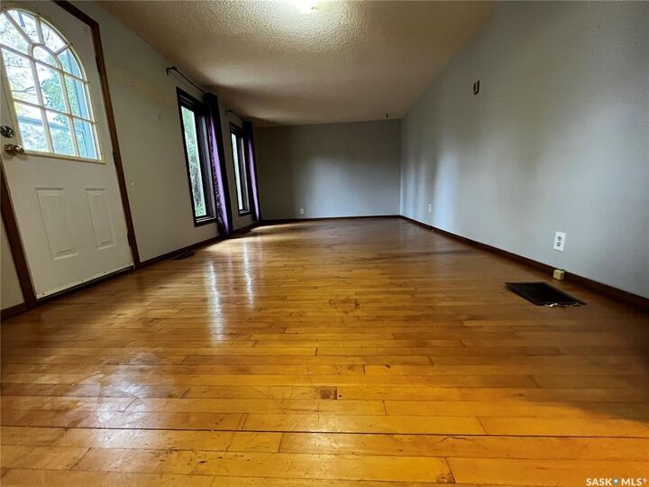 Property Photo:  1227 13th Street E  SK S7H 0C3 