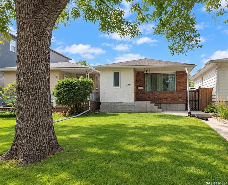 Property Photo:  2754 Mackay Street  SK S4R 1A6 