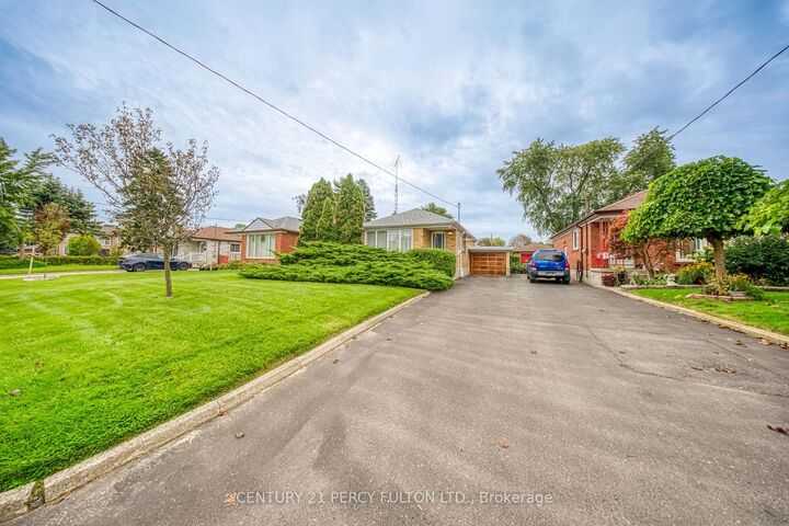 Property Photo:  13 Graylee Avenue  ON M1J 1M5 