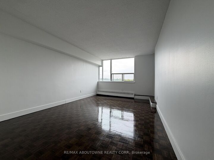 Property Photo:  145 Wellington Street W 515  ON L4G 2N9 