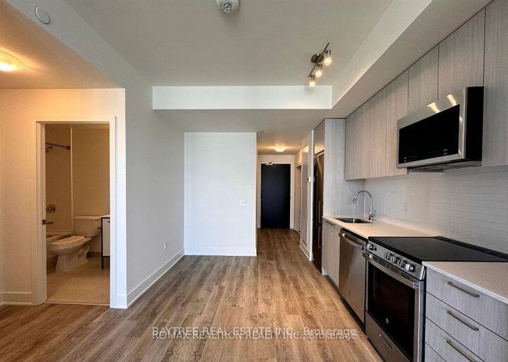 Property Photo:  185 Deerfield Road 1205  ON L3Y 0G7 