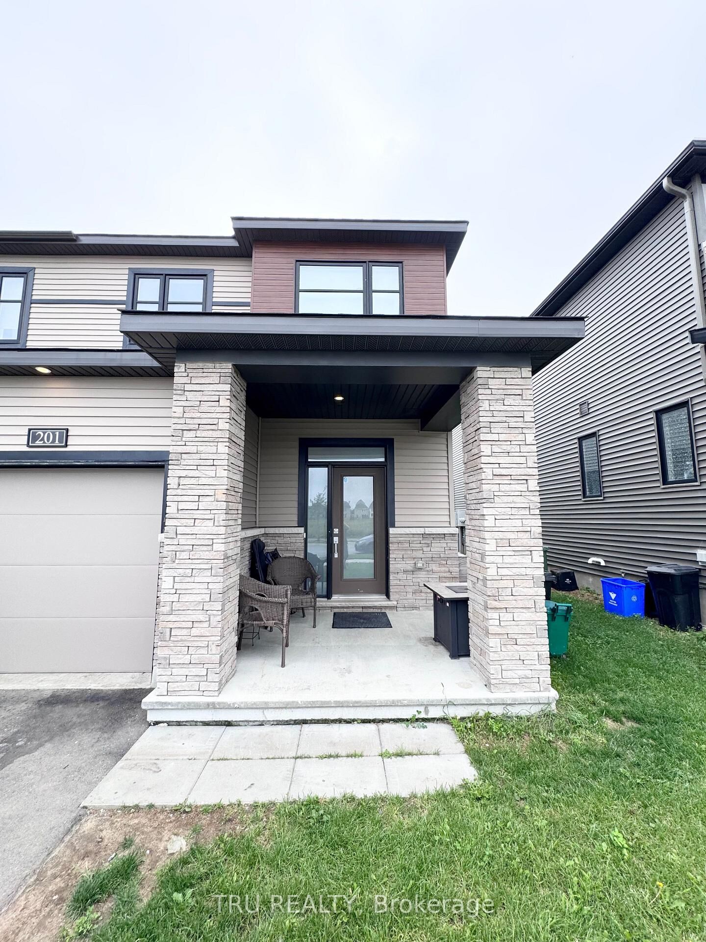 Property Photo:  201 Invention Boulevard  ON K2K 1X7 