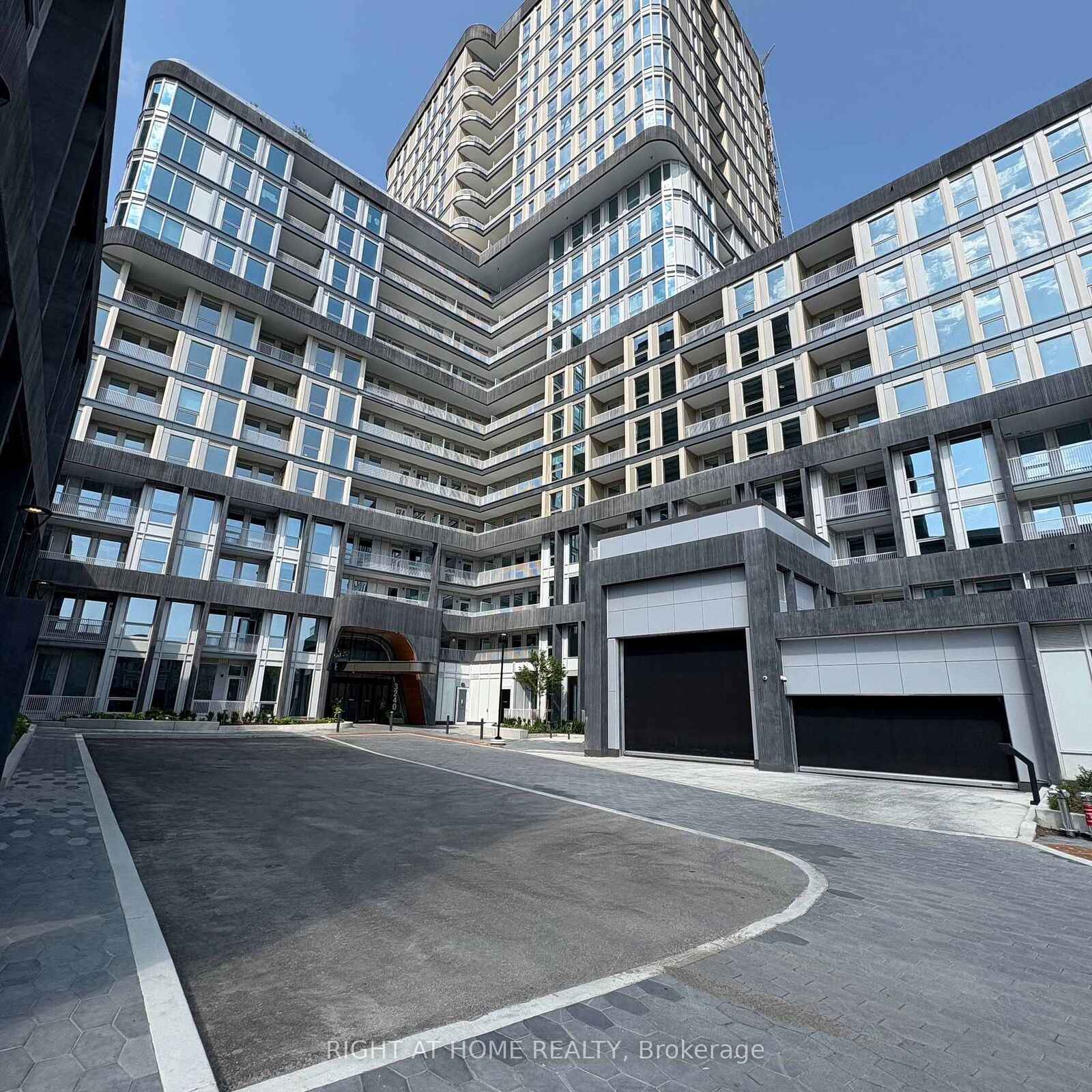 Property Photo:  3240 William Coltson Avenue 430  ON L6X 0X1 