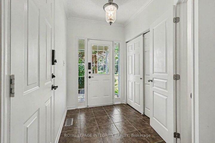 Property Photo: 102 Hawktree Ridge ON K2J 5N3