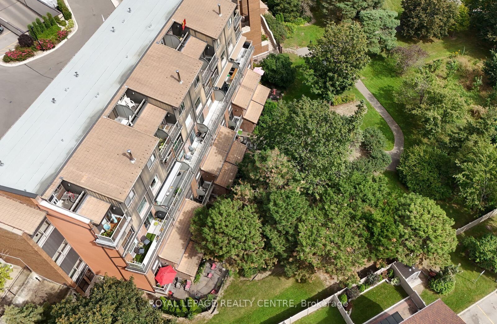 Property Photo:  1000 Cedarglen Gate 201  ON L5C 3Z5 