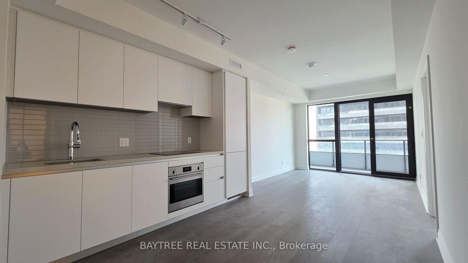Property Photo:  4015 The Exchange N/A 901  ON L5B 0N9 