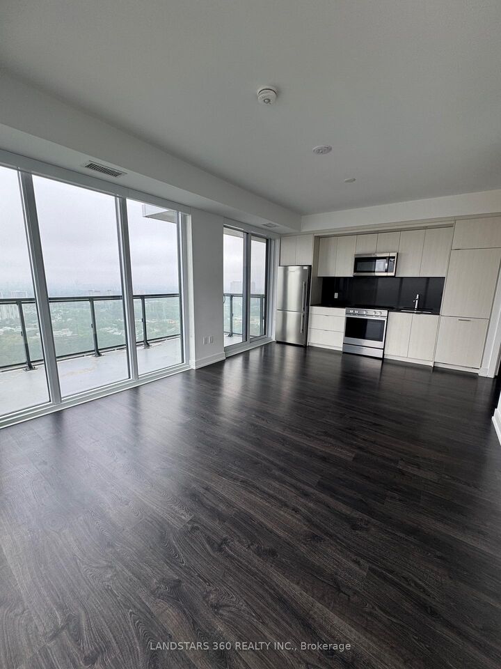 Property Photo:  30 Inn On The Park Drive 4204  ON M3C 2J7 