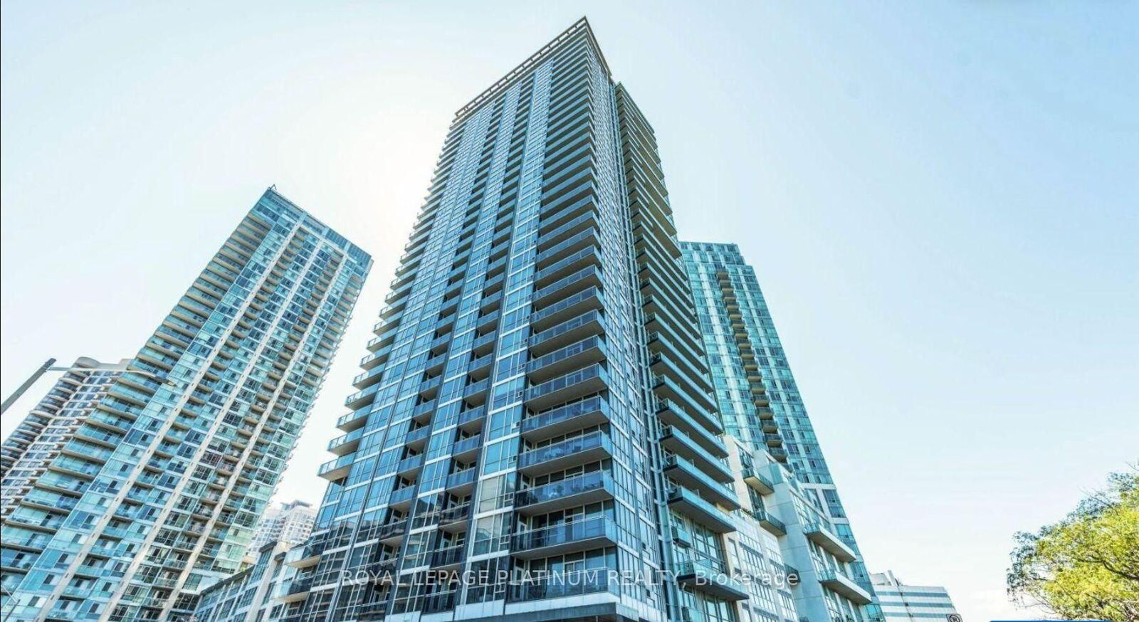 Property Photo:  223 Webb Drive 1202  ON L5B 0E8 
