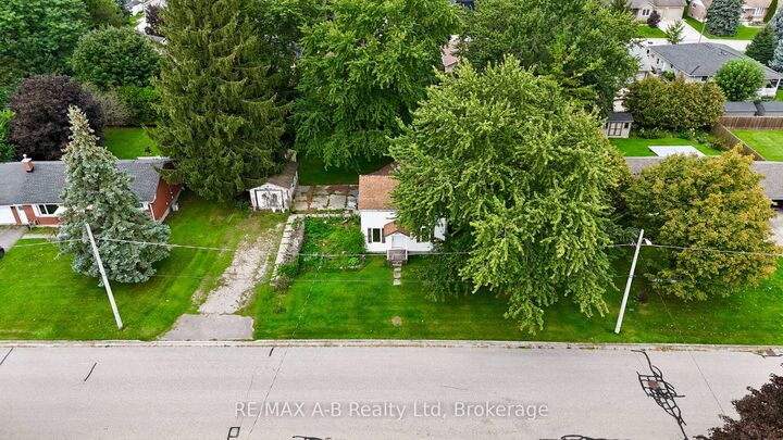 Property Photo:  86 Salina Street N  ON N4X 1C8 