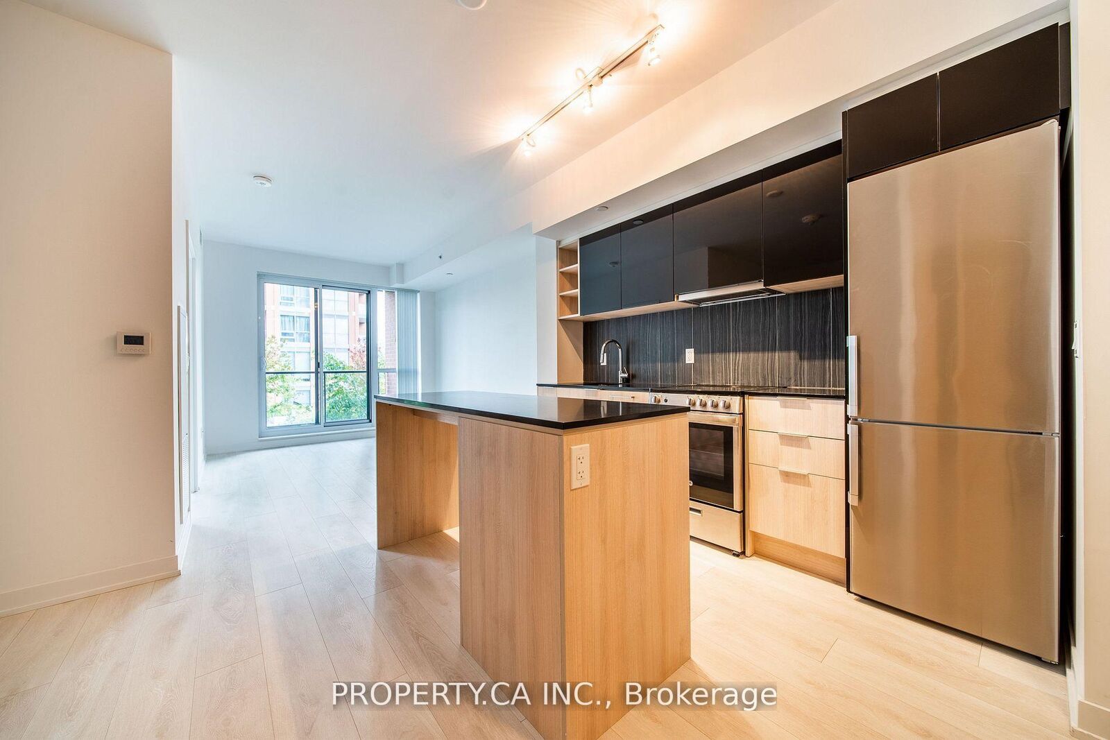 Property Photo:  31 Tippett Road 837  ON M3H 0C8 